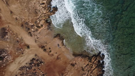 4K-Drohnenaufnahmen-Am-Strand-Von-Zypern-Mit-Neigung