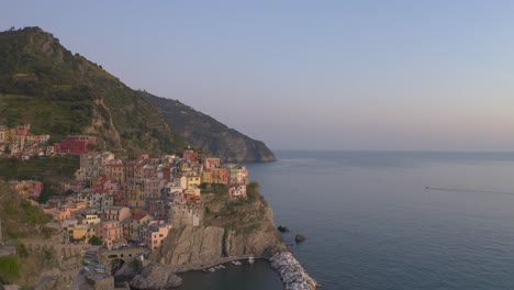 Elegancia-Aérea:-Cinque-Terre-Desde-Arriba