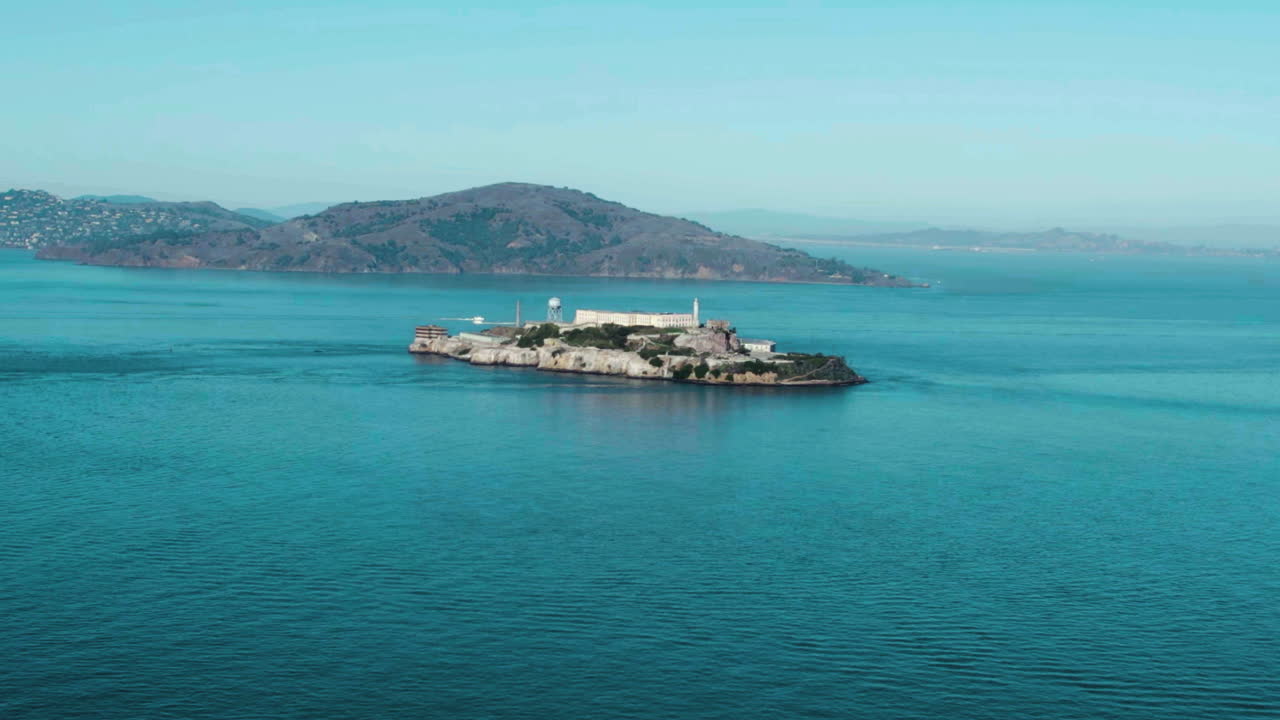 알카트라즈 섬 (alcatraz island), 샌프란시스코 베이 (san francisco bay), 미국, 전 교도소 건물의 공중 풍경