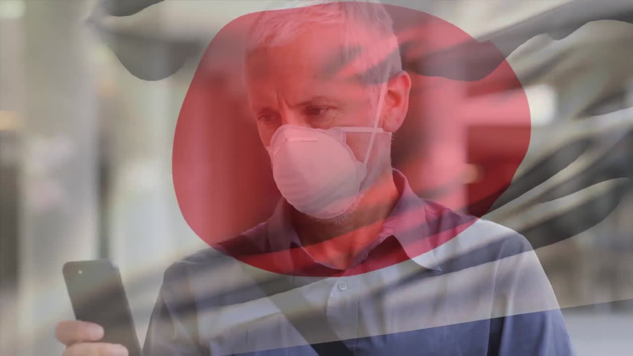 도시 거리에서 얼굴 마스크를 쓴 백인 남자가 일본의 국기를 흔들고 있는 애니메이션