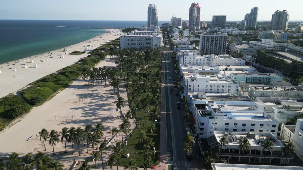 Vista aerea della famosa Ocean Drive a Miami South Beach, Florida.
