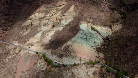 Fantástica-Toma-Aérea-En-órbita-Sobre-La-Fuente-De-Los-Azulejos