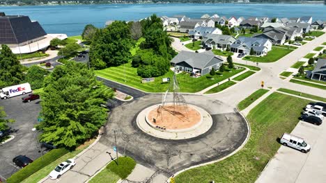 Downtown-statue-near-Hotel-in-Muskegon