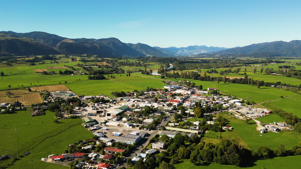 뉴질랜드의 계곡에 있는 아름다운 경치 좋은 도시, 공중  ⁇ 도를 설정, 하루