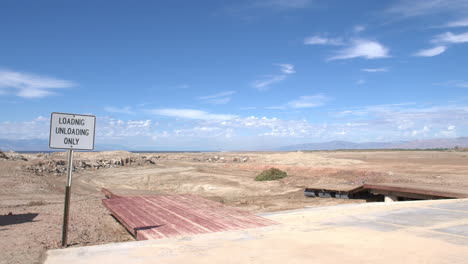 puerto deportivo de red hill en el mar de salton, california