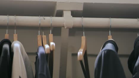 Placing-and-removing-empty-hanger-from-closet