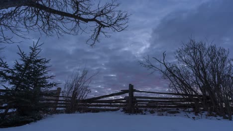 Hermoso-Cielo-Rosado-Del-Amanecer,-Timelapse-Del-Paisaje-Invernal