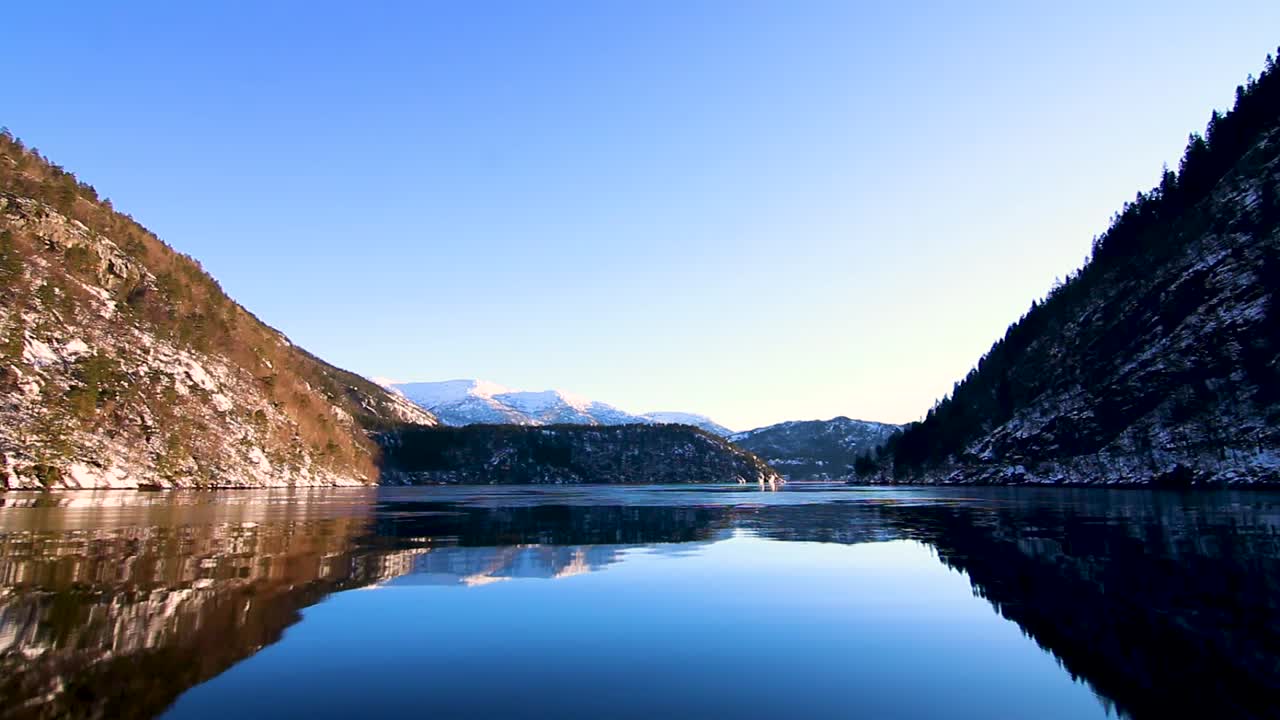 노르웨이 베르겐 주변 피요르드에서 보트 타기