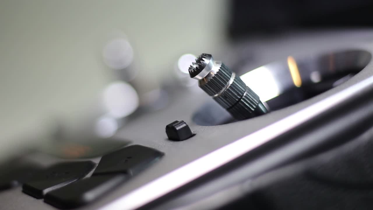 primer plano del control remoto drone quadcopter-1