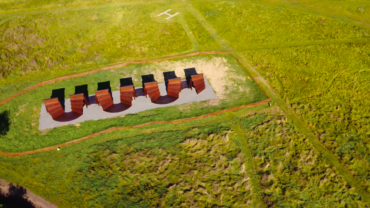 орбитальный снимок металлических скульптур в норвиче англия днем