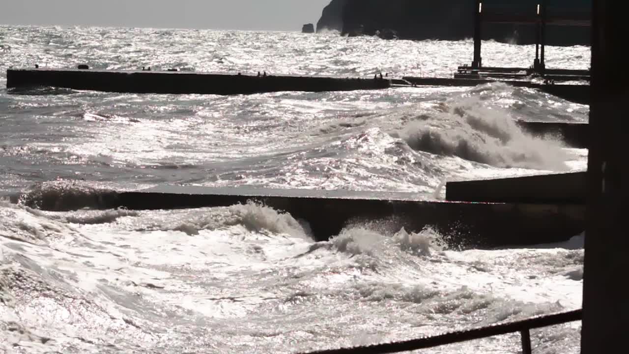 해안의 높은 파도