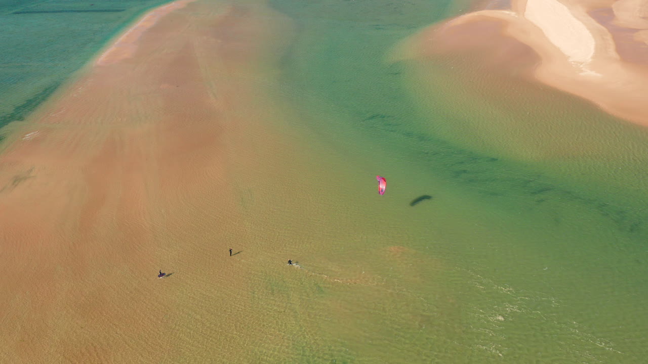 항공: 알보르 석호에서 카이트서핑