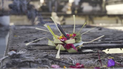 Rauch-Steigt-Aus-Einem-Heiligen-Weihrauch-Im-Tempel-Pura-Agung-Lempuyang-Auf