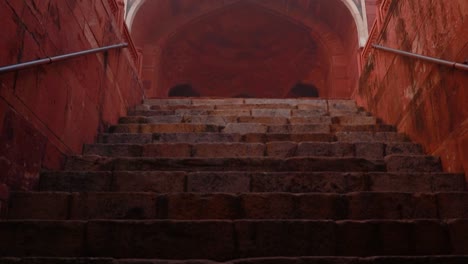 tumba de humayun en la mañana brumosa desde una perspectiva única tomada en delhi india