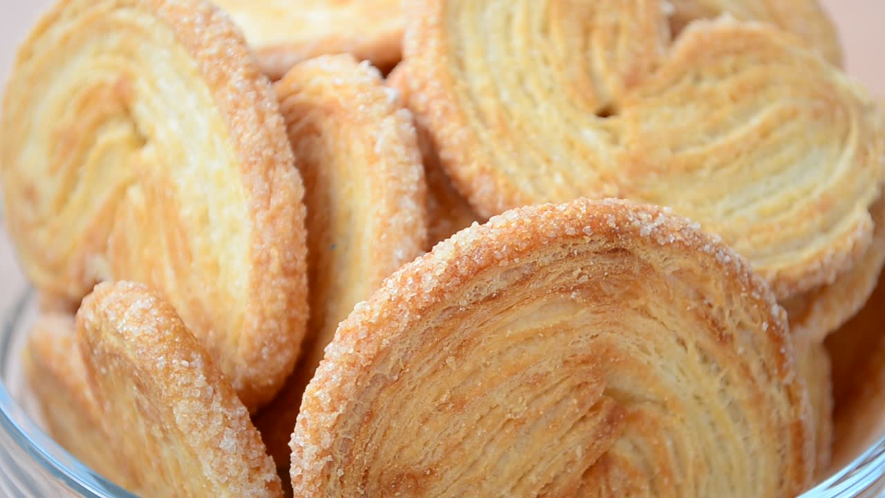 Biscoitos deliciosos. Biscoitos em uma xícara