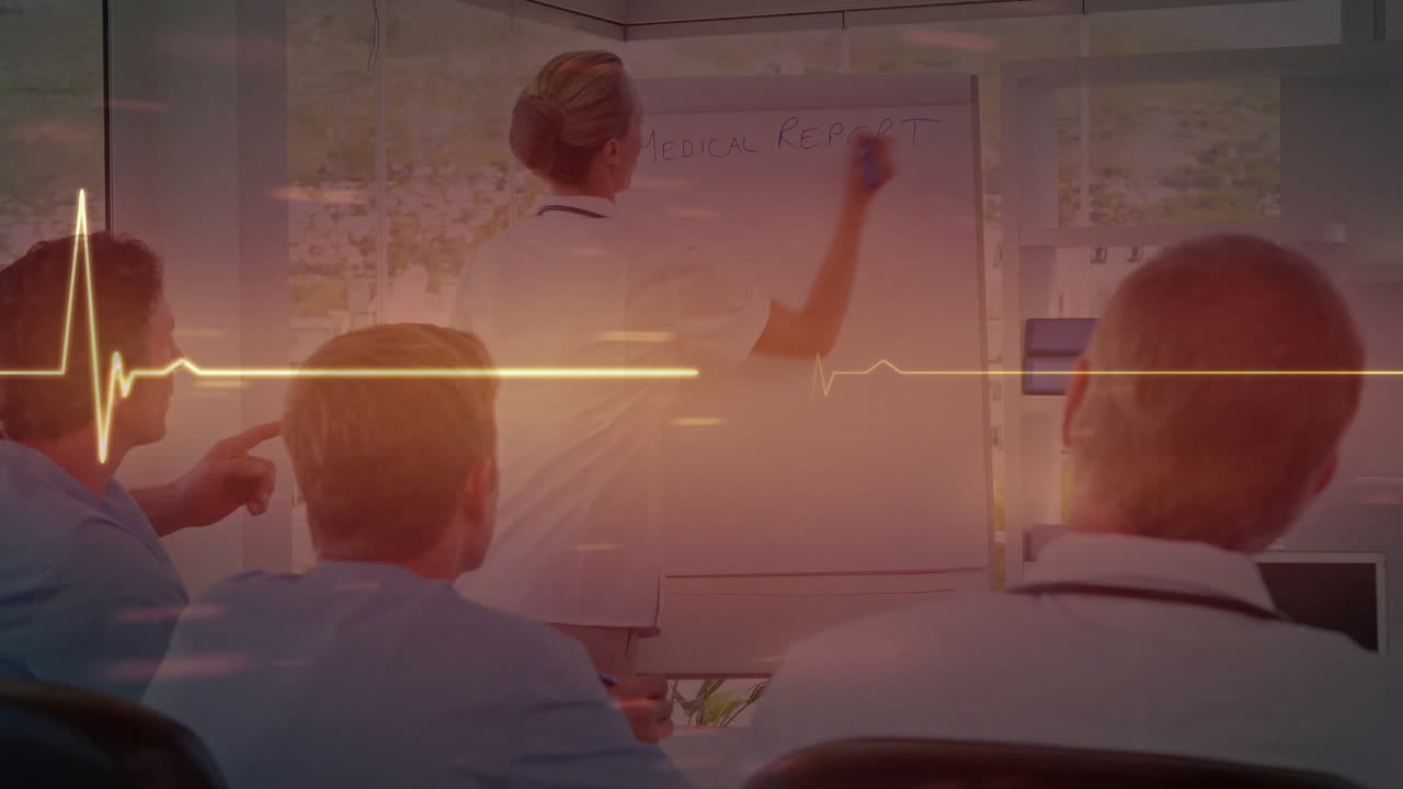 백인 여성 의사가 프레젠테이션을 하는 의료 데이터 처리의 애니메이션