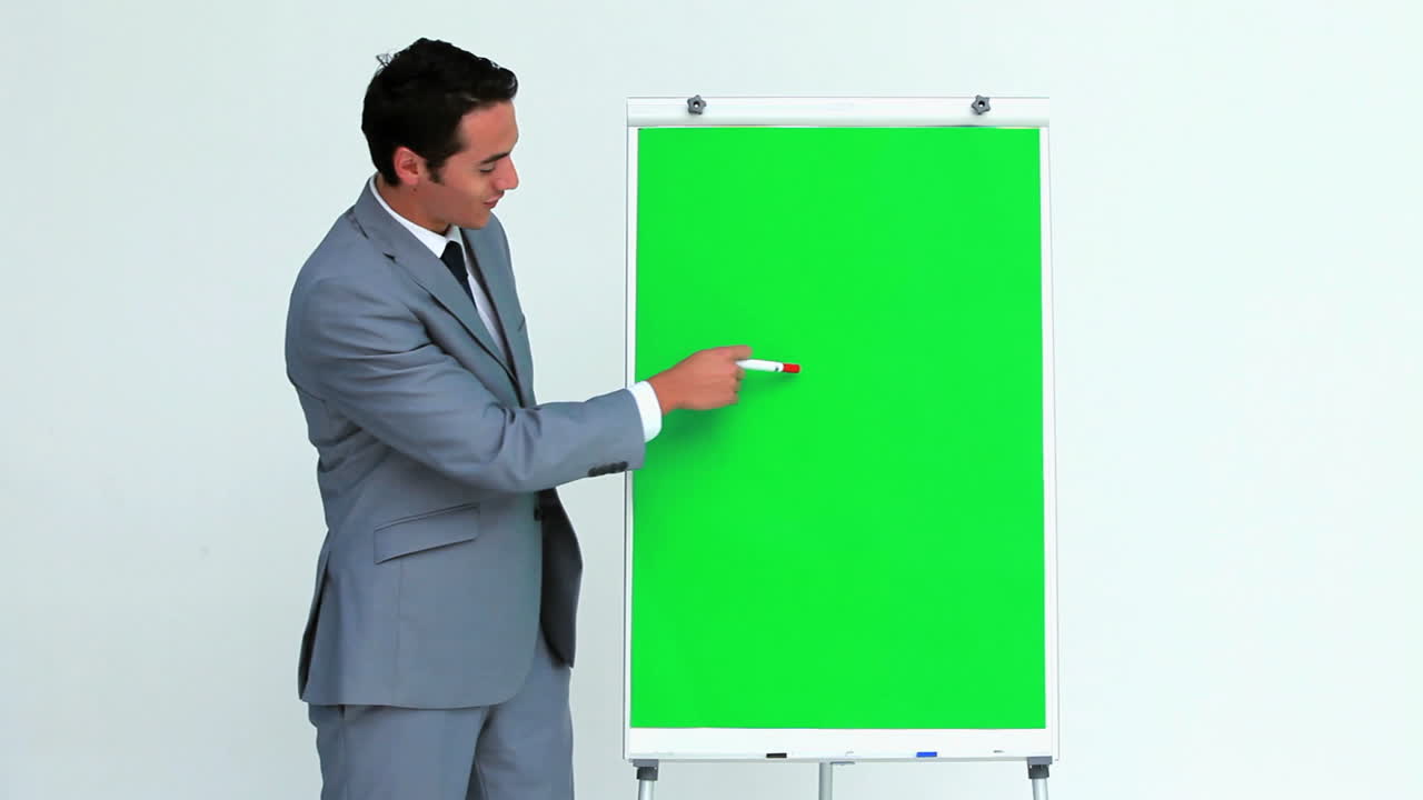 hombre de negocios dando una presentación