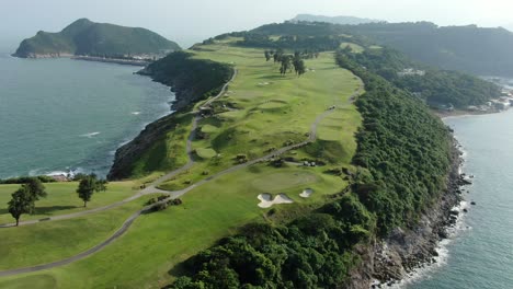 Vista-Aérea-Del-Campo-De-Golf-Público-Jockey-Club-Kau-Sai-Chau,-Hong-Kong