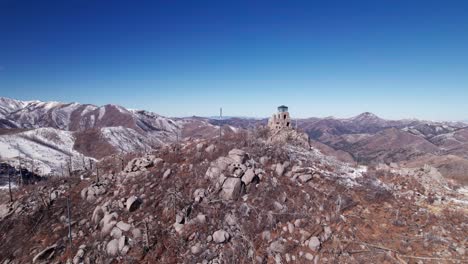 Very-close-up-drone-shot-of-Monjeau-Peak-in-New-Mexico-on-a-sunny-day