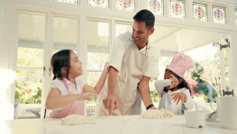 Backen,-Teig-Und-Ein-Vater,-Der-Seinen-Mädchen-Etwas-Beibringt