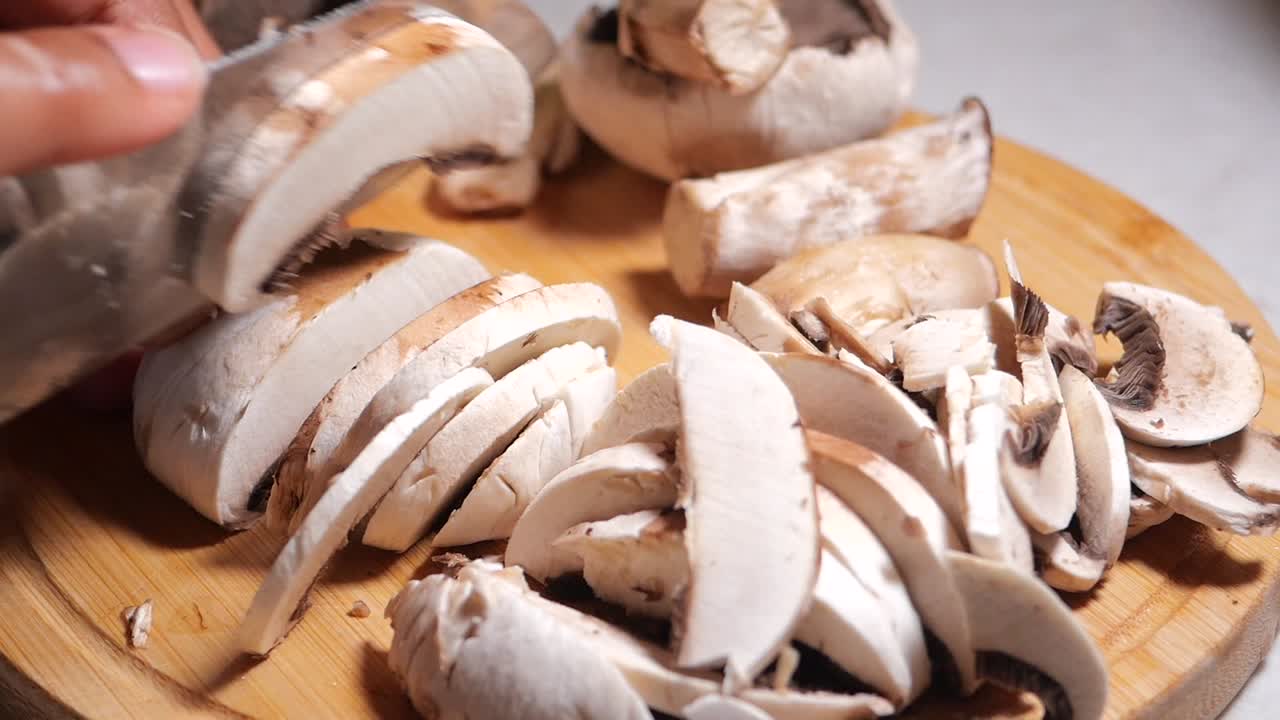 cortar las setas en rodajas