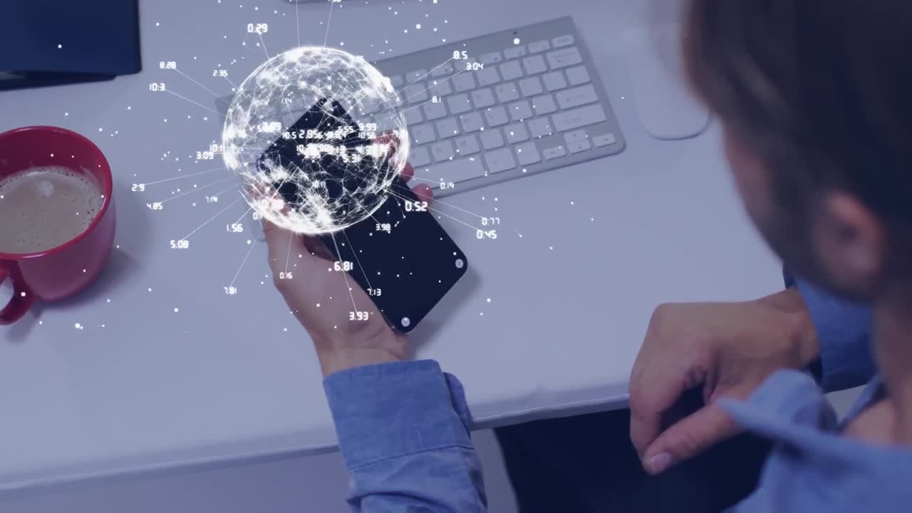 animación del globo y procesamiento de datos sobre mujer de negocios caucásica en la oficina