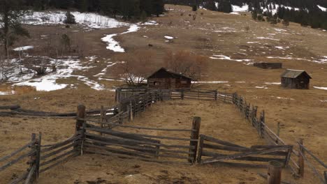 Verlassene-Erinnerungen:-Entdecken-Sie-Die-Geschichte-Einer-Alten-Blockhütte-In-British-Columbia