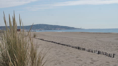 Playa-Y-Mar-Mediterráneo-Sete-Dunas-De-Arena-Y-Hierba-Mont-Saint-Clair