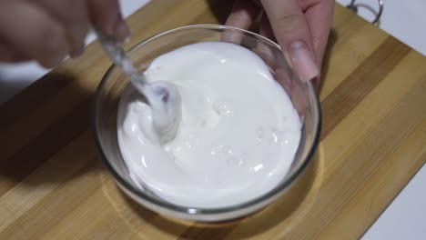 a close-up video of mixing a creamy garlic sauce to achieve a smooth and rich texture. ideal for cooking tutorials and food lovers.
