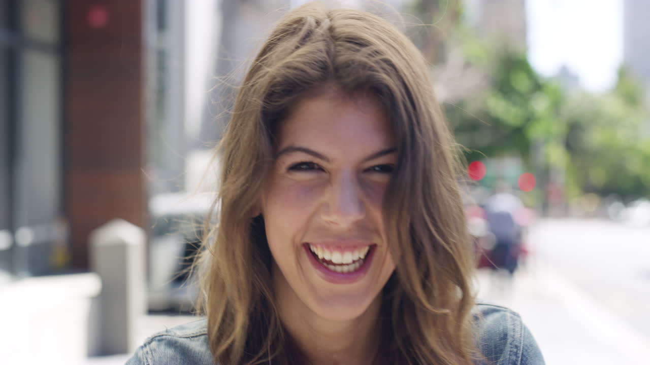 la risa es el sonido de la alegría pura.