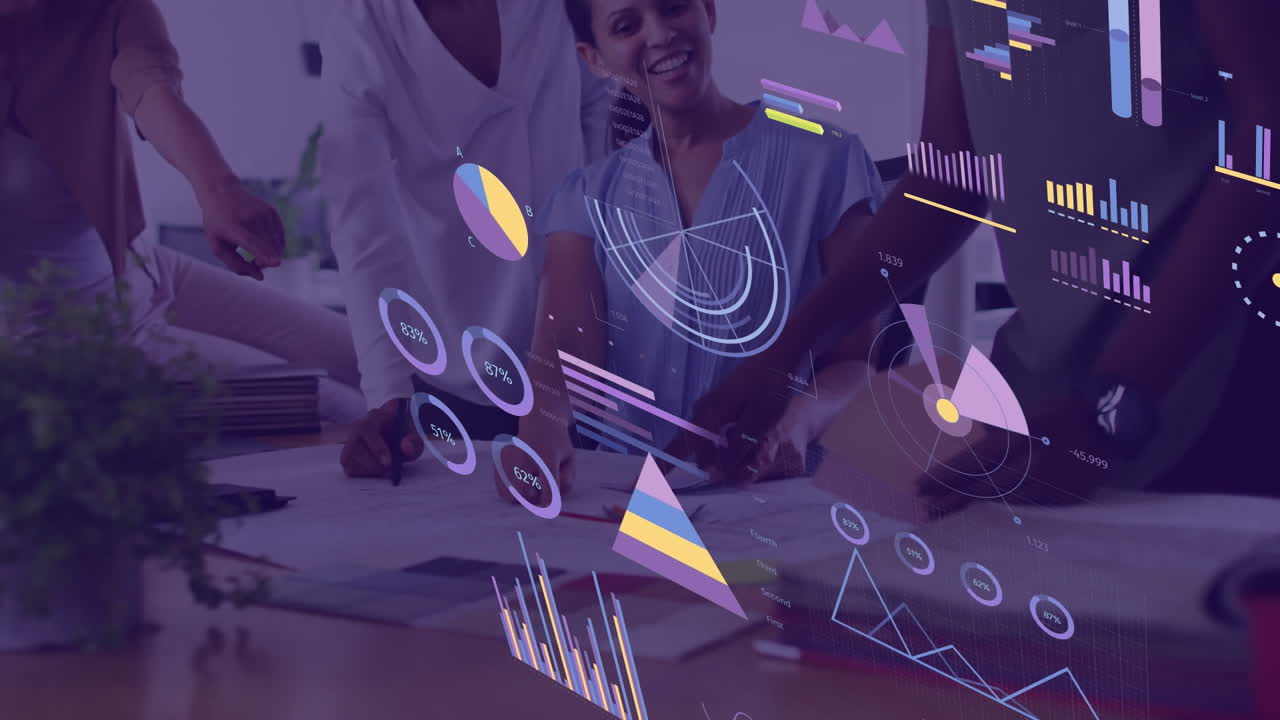 animación del procesamiento de datos financieros sobre diversas personas de negocios