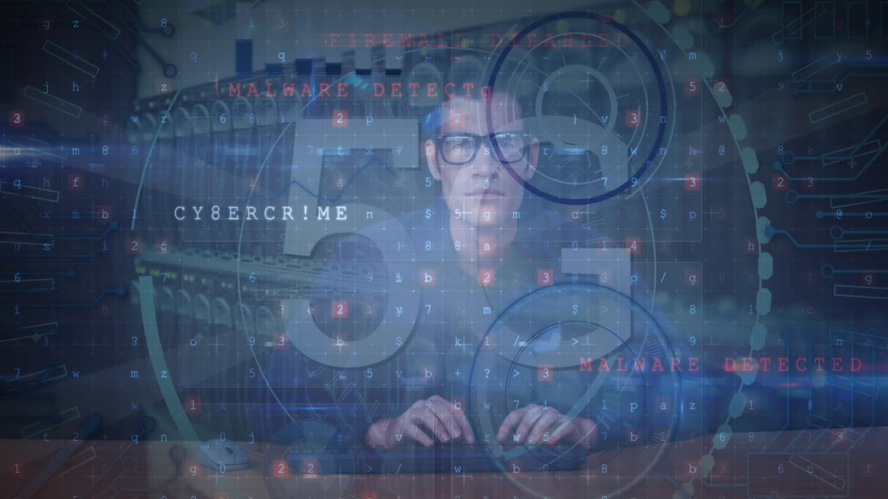 animación de escaneo de alcance con procesamiento de texto y datos 5g sobre hacker caucásico en la sala de servidores