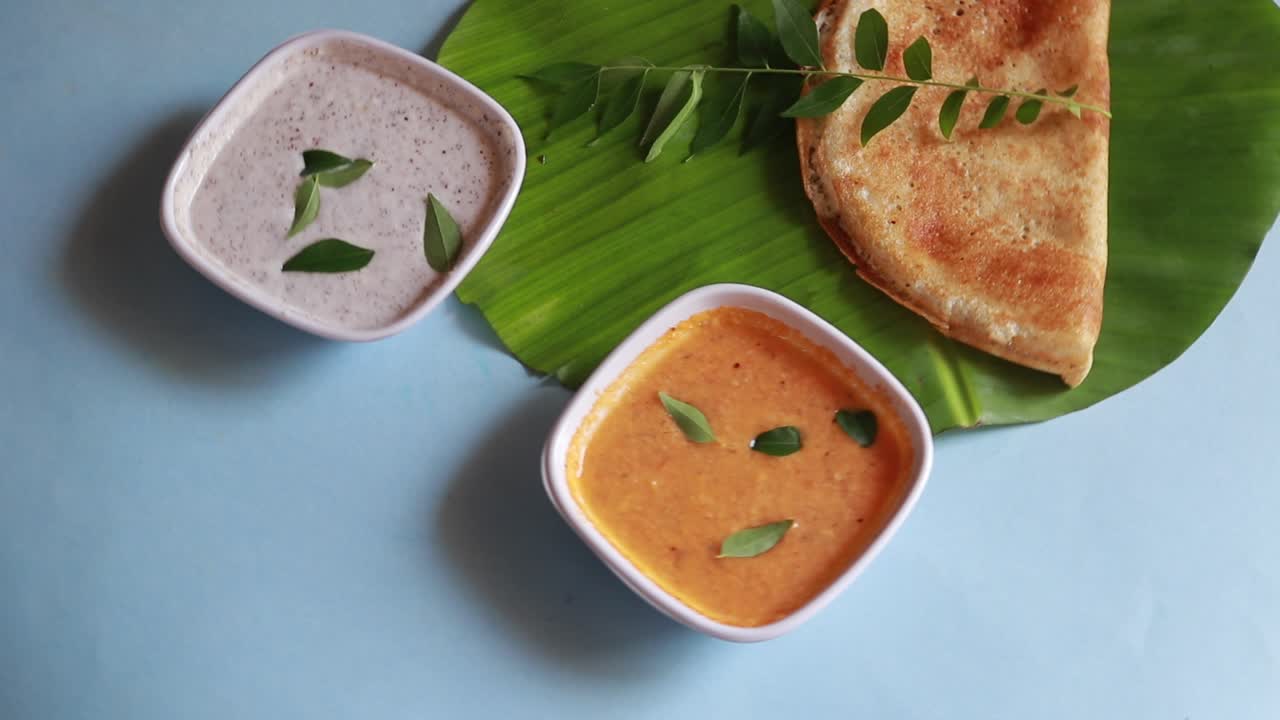 masala dosa giratoria, juego de comida del sur de la india dosa, sambhar y chutney de coco