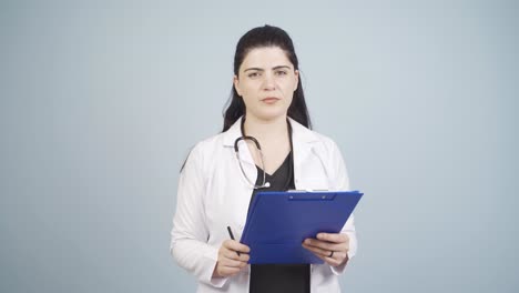 declaración negativa del médico sobre la enfermedad.