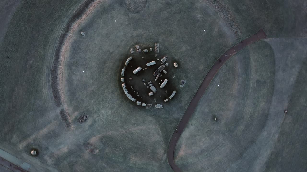 стоунхендж на восходе солнца сверху вниз вращающийся клип11