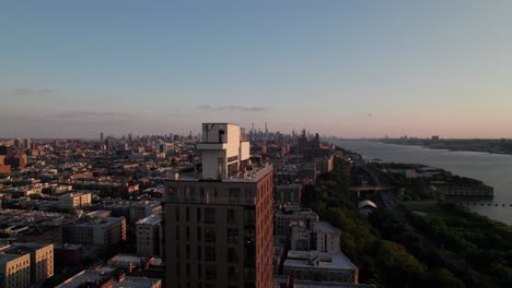 New-York-City-luxury-apartment-developments-and-skyline,-gorgeous-4K-aerial