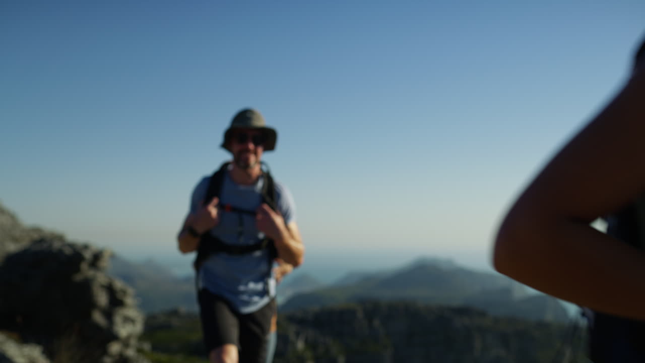 행복은 산 꼭대기에서 찾을 수 있습니다.