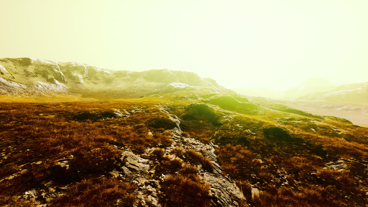 majestuoso paisaje montañoso con picos cubiertos de nieve