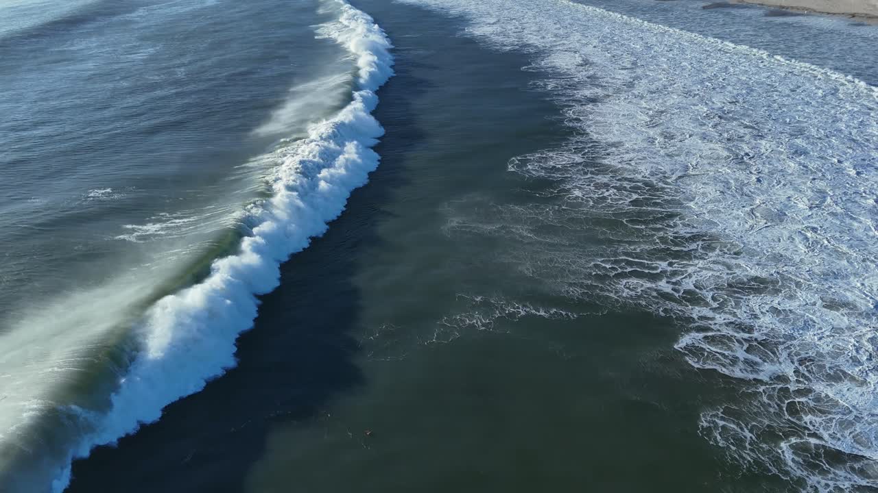 Big swell waves on atlantic ocean