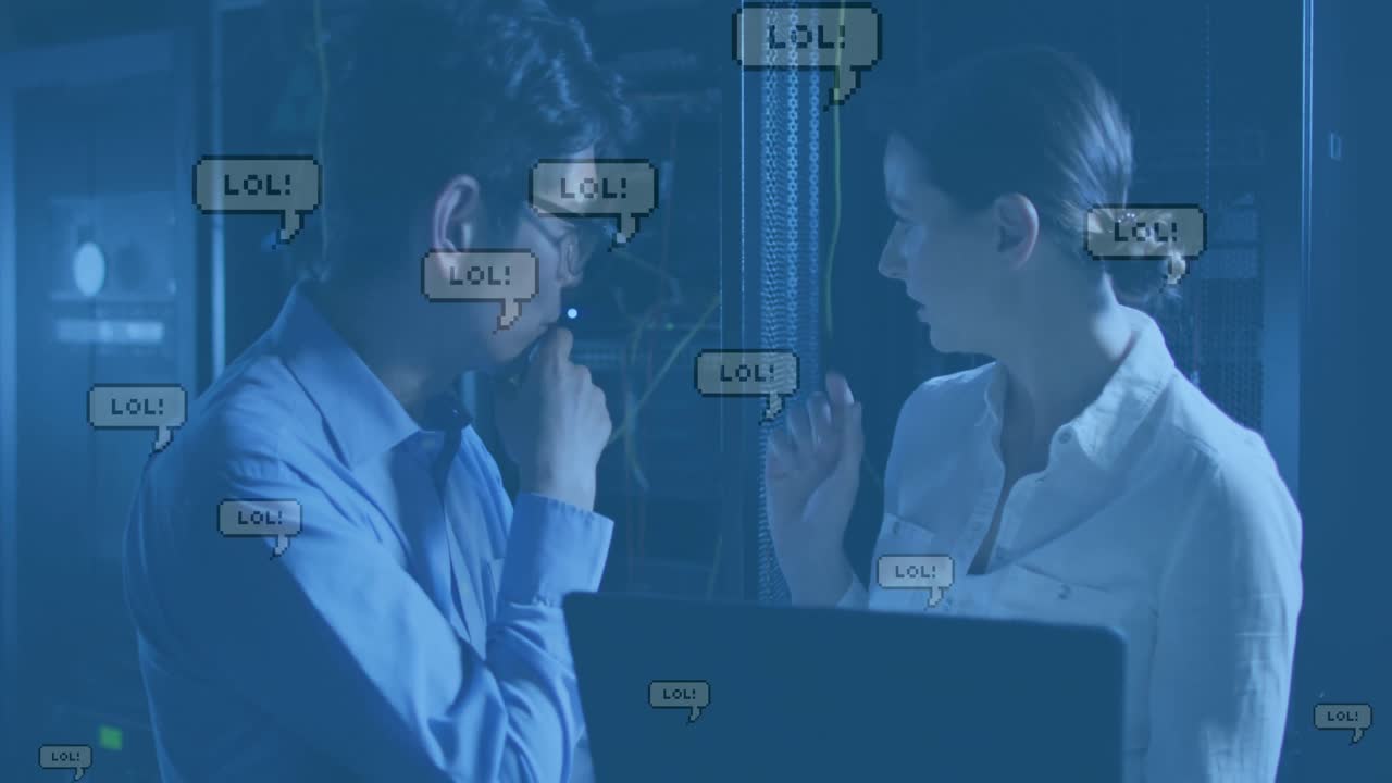 다양한 커플의 서버  ⁇  직원들에게 떨어지는 lol 텍스트의 애니메이션