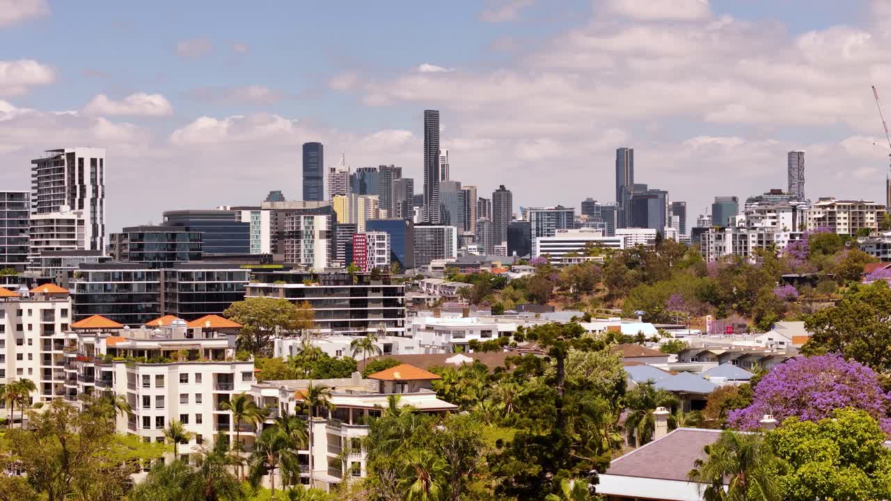 Drone footage of Brisbane from near Newstead Park