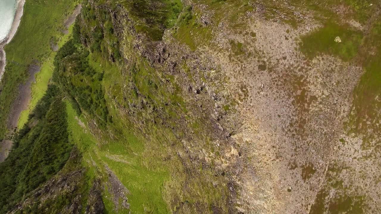 aerial de las montañas y fiordos en noruega