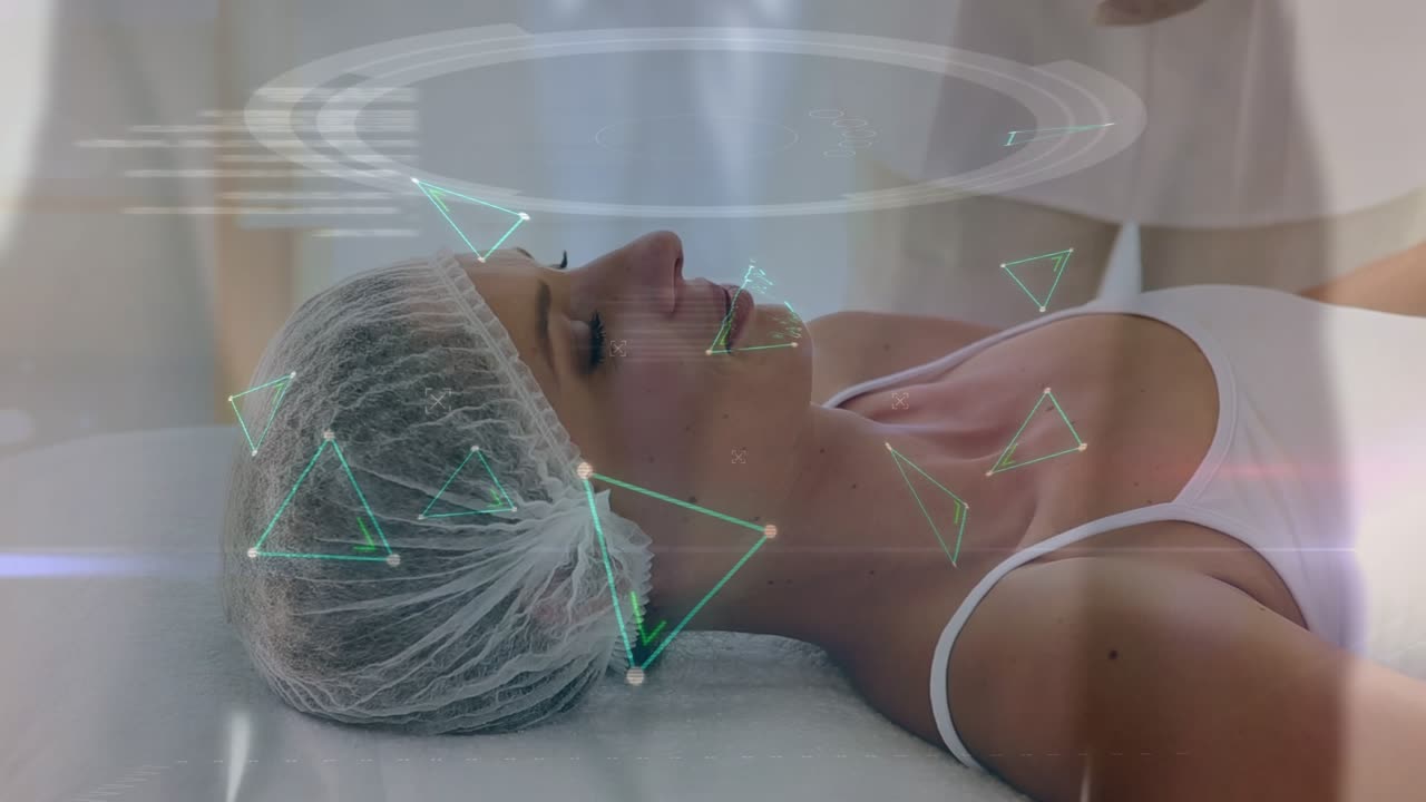 光の円を使う男女の上をスコープがスキャンし、データ処理が表示されるアニメーション。
