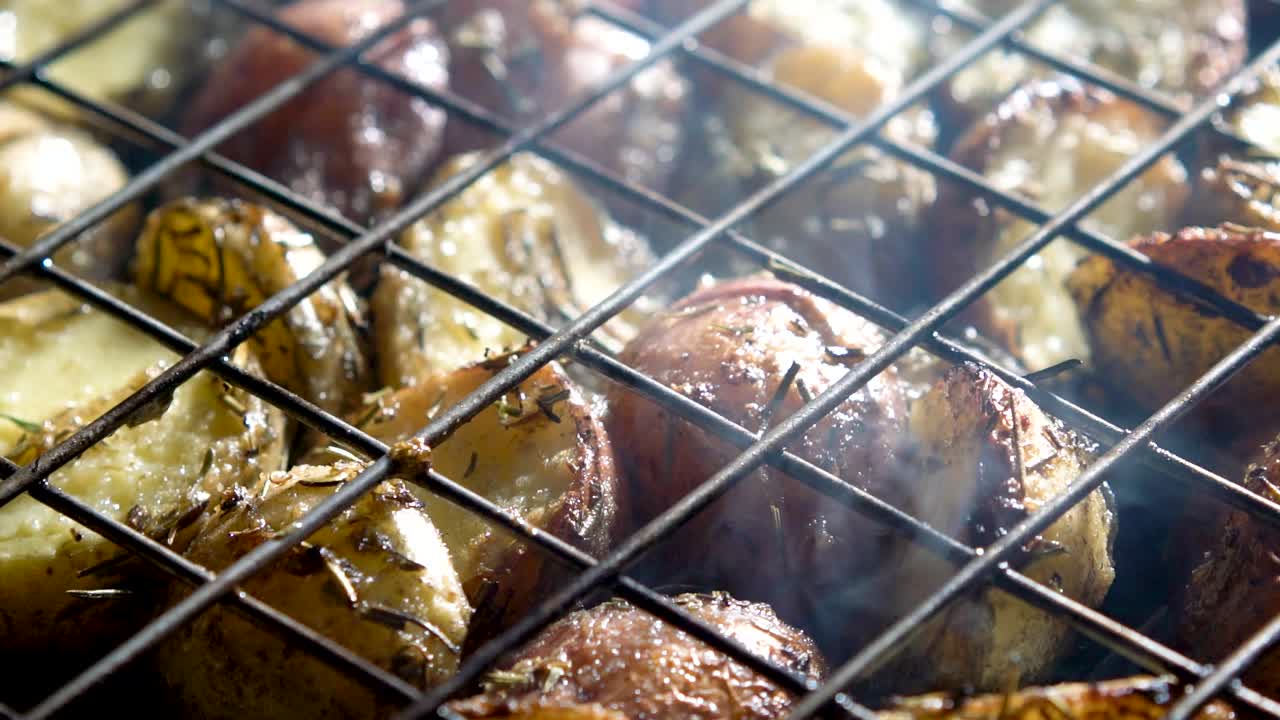 바베큐 에 긴 감자