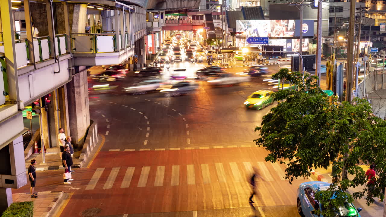timelapse of rush hour traffic in central bangkok at night