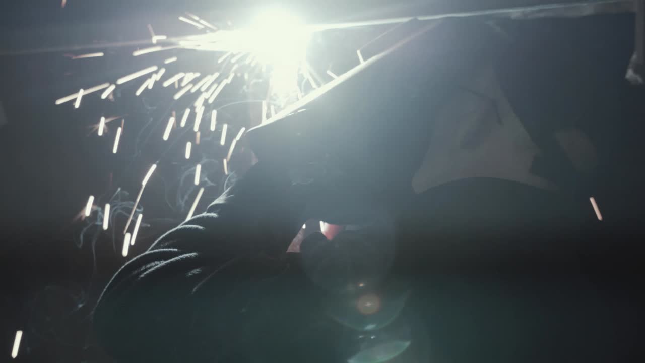 soldar con varilla cerrar chispas volando