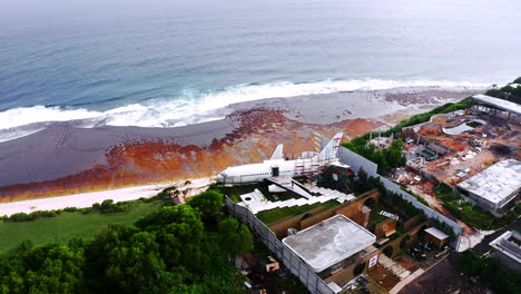 Reparación-De-Avión-Retirado-Con-Fines-Turísticos-Con-Vistas-Al-Mar.