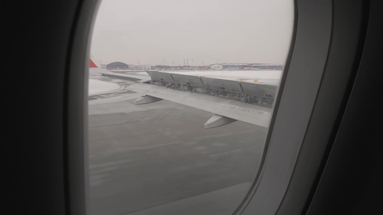창문 에서 비행기 착륙 전망