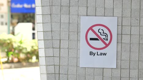 No-smoke-sign-on-a-tree-at-public-park,