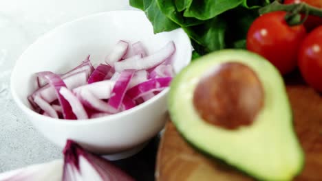 Chopped-vegetables-on-chopping-board